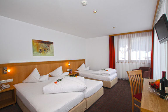 Room with three beds Hotel Garni Panorama